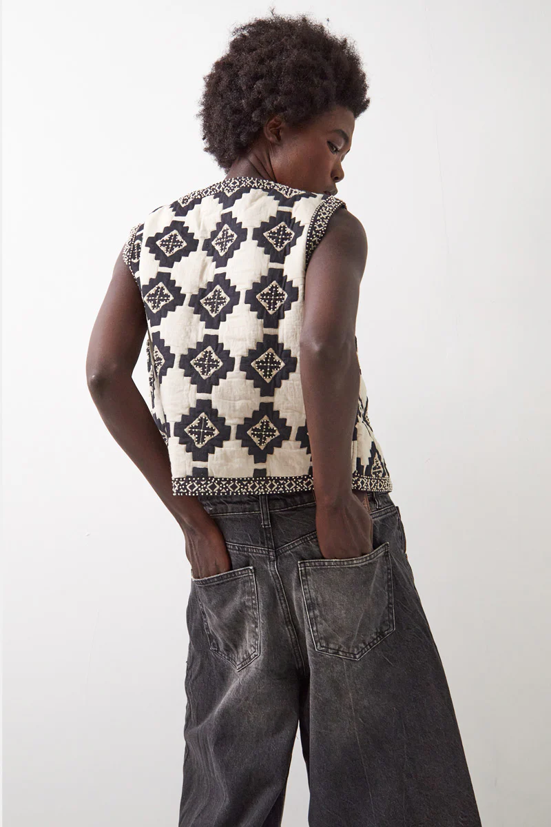 Kaira Monochrome Quilted Gilet - Image 3